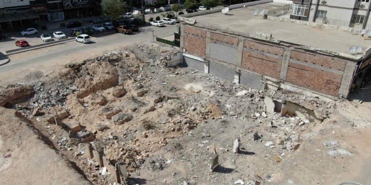 49 kişiye mezar olan Emre Apartmanı davasında 4 kişi tahliye edildi