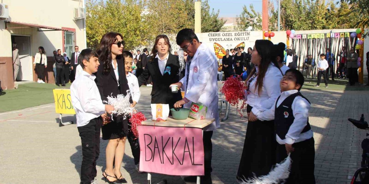 Şırnak'ta engelliler hem eğlendi hem eğlendirdi