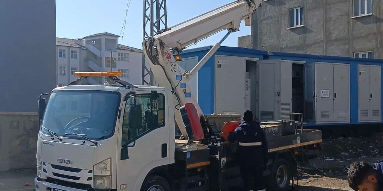 Esenyurt Mahallesi’ndeki elektrik sorunu yeni kök hat sistemiyle çözüldü