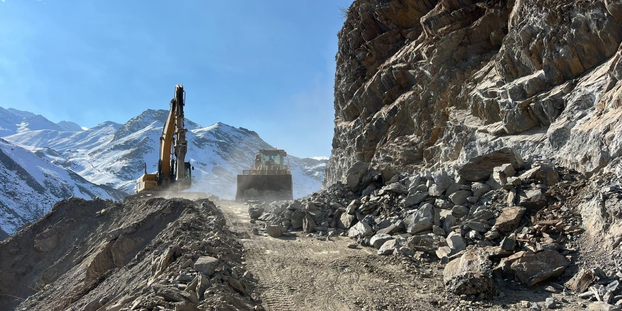 Gürkavak köyünün Tokağaç mezrasında 60 yıllık yol sorunu çözülüyor