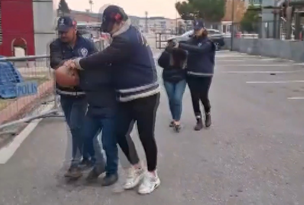 Yardım yapma vaadiyle dolandırıcılık yapan ve menfaat sağlayan kişi tutuklandı