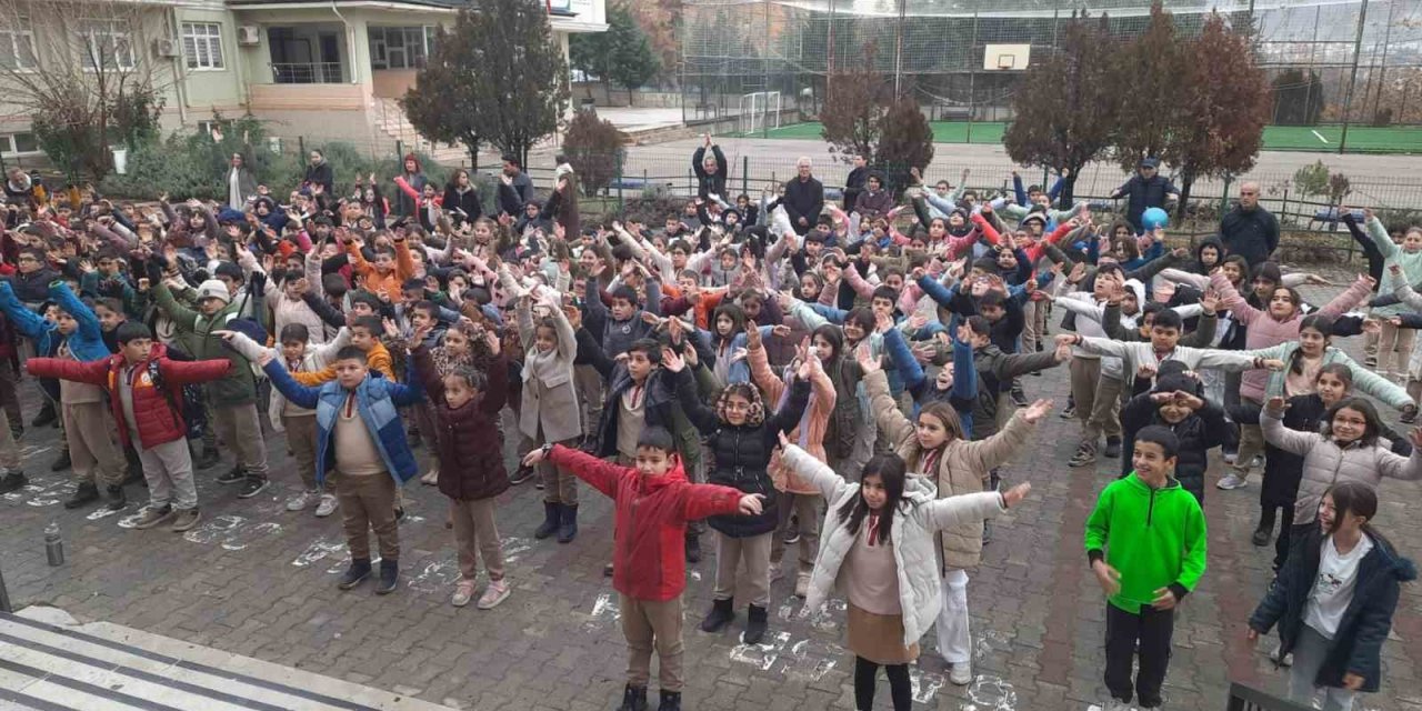 Tunceli’de minikler, derse sporla hazırlandı