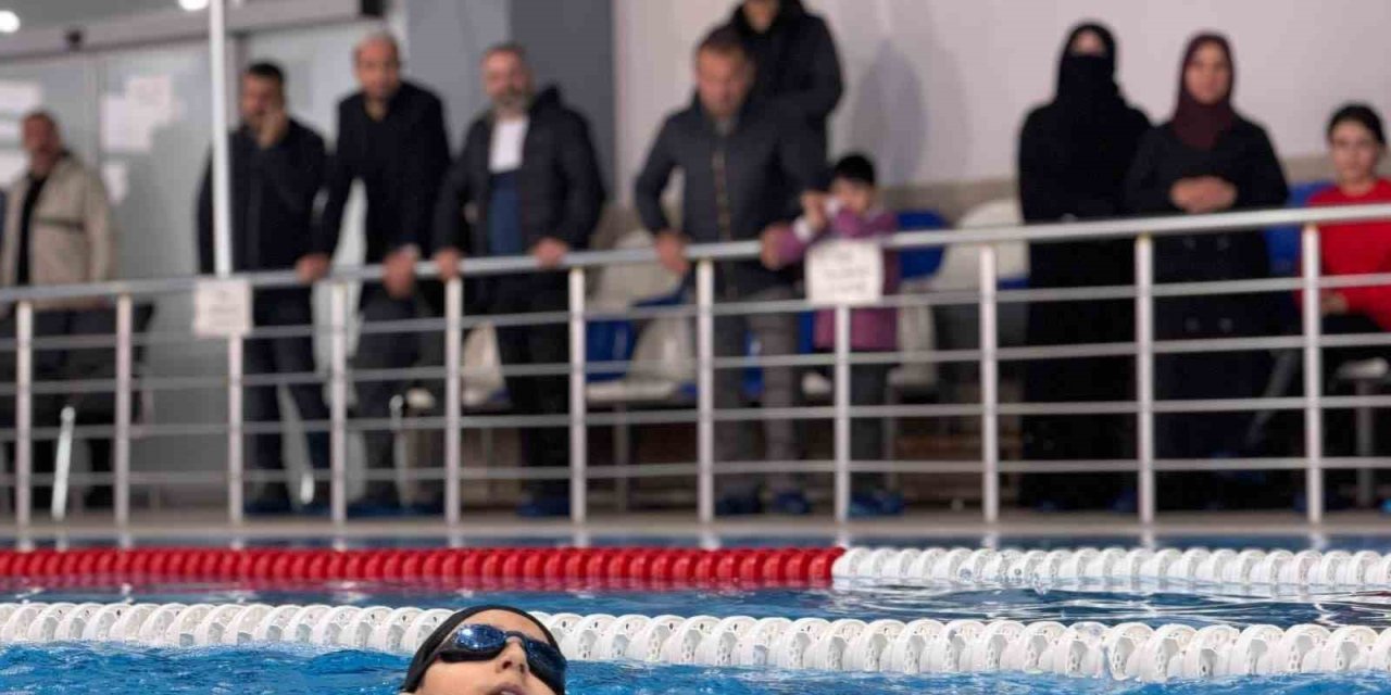 Midyat’ta özel sporcular için yüzme yarışması yapıldı