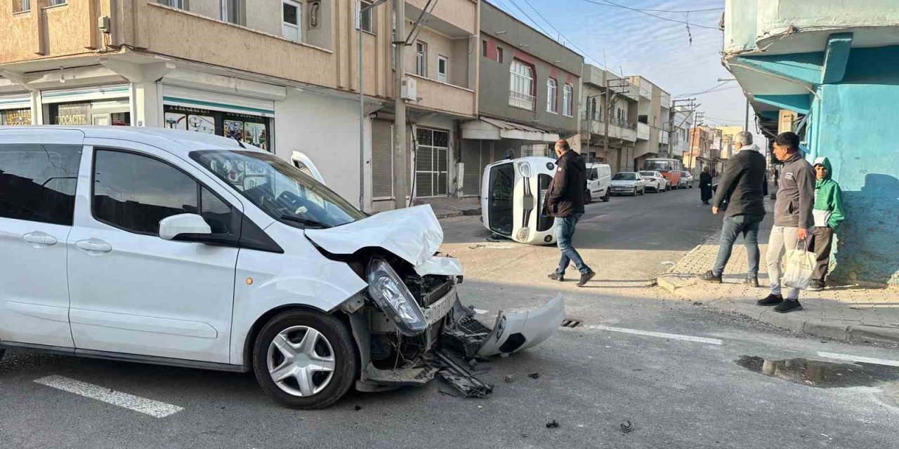 Şanlıurfa’da kaza: İki ticari araç çarpıştı