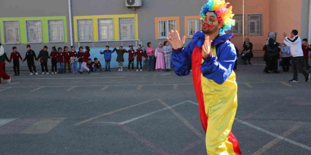 Genç Yeşilay ve Genç Kızılay, çocuklara bağımlılık konusunda bilgi verdi
