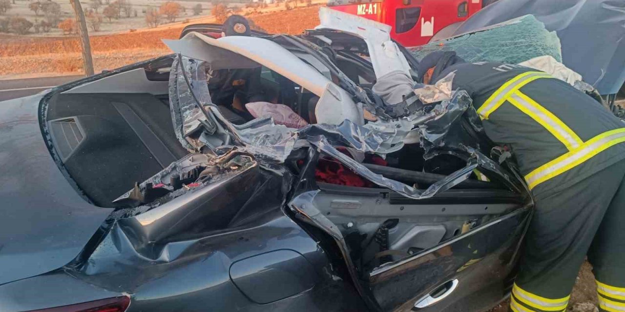 Mardin’de otomobil ile tırın çarpıştığı kazada 1 kişi hayatını kaybetti