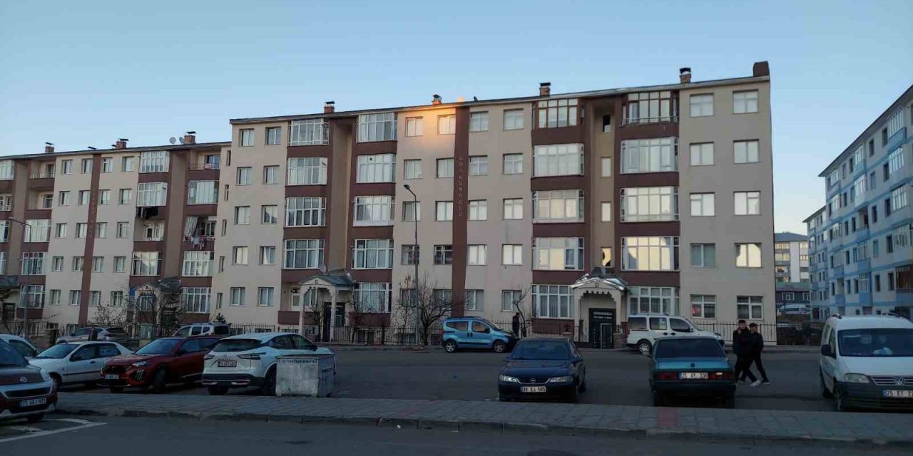 Erzurum'da tamir ettiği bacayı kontrol için çatıya çıktı, 5 katlı binadan zemine düştü