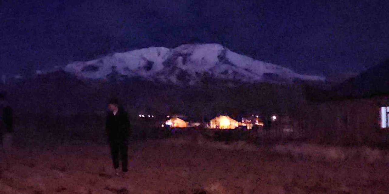 Süphan Dağı’nda kartpostallık görüntü