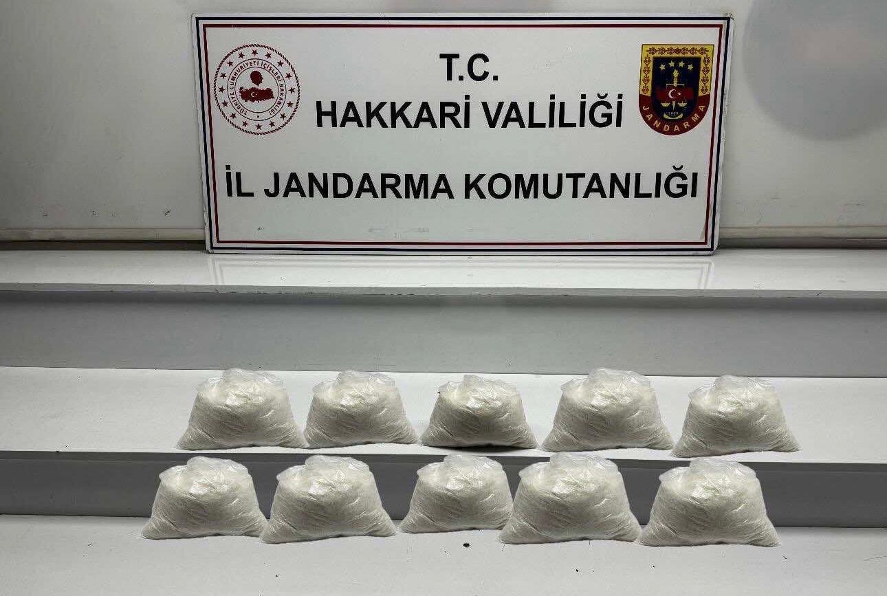 Hakkari’de uyuşturucu operasyonu: İki şüpheli suçüstü yakalandı