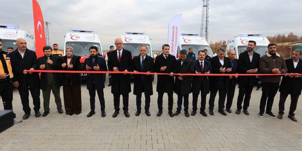 Bingöl’e 5 yeni ambulans ve 2 UMKE aracı verildi