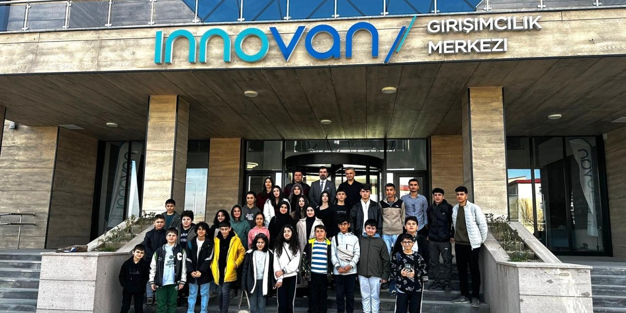 Hakkari Deneyap Atölyesi öğrencilerinden Van’da Teknoloji ve Girişimcilik gezisi