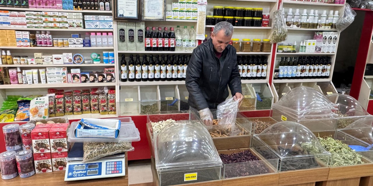 Yüksekova’da soğuklar bastırdı, kış çaylarına ilgi arttı