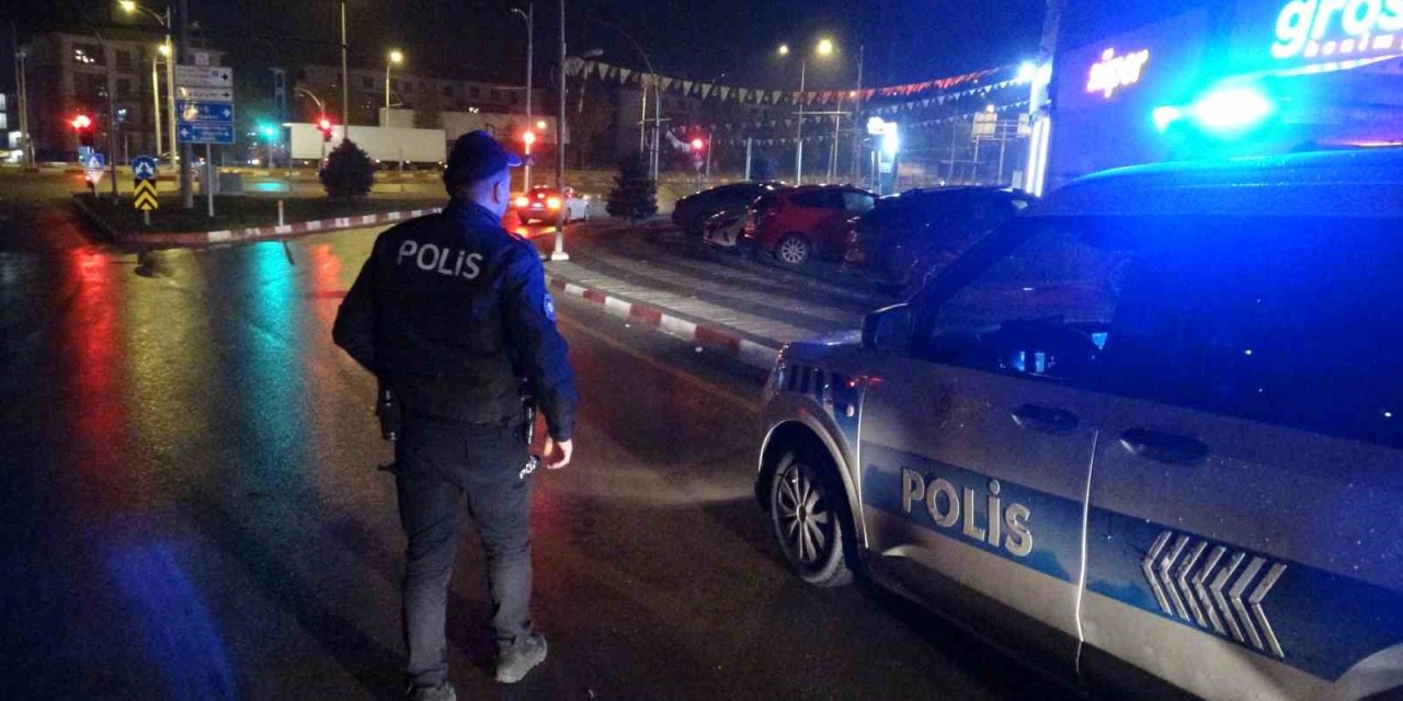 Malatya'da silahla yaralayıp aracına aldığı şahsı yol kenarına atıp kaçtı