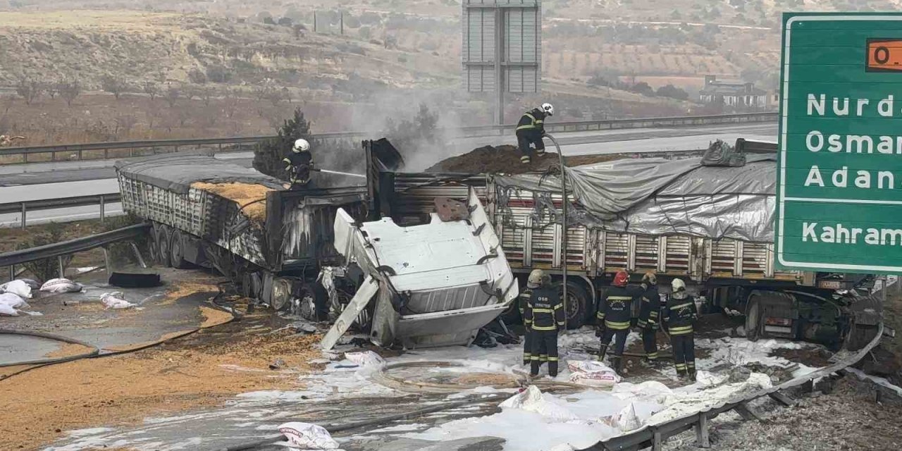 TAG Otoyolu’nda çarpışan 3 tır yandı
