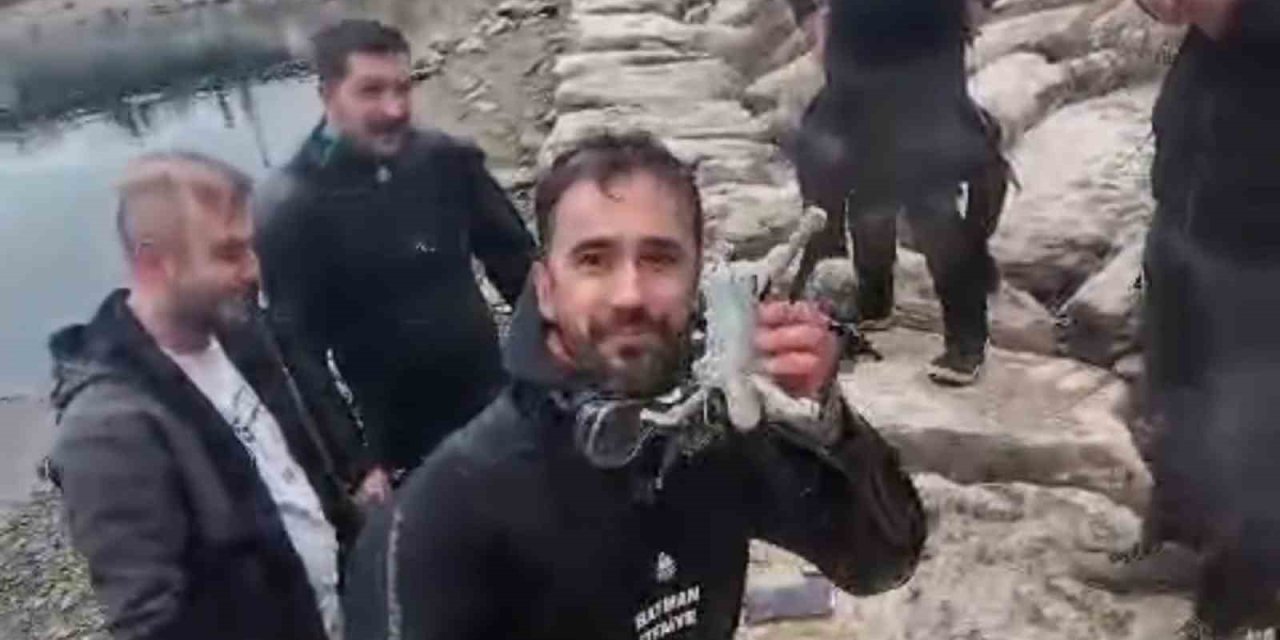 Malabadi Köprüsü’ndeki dalışta çok sayıda teknoloji ürünü bulundu