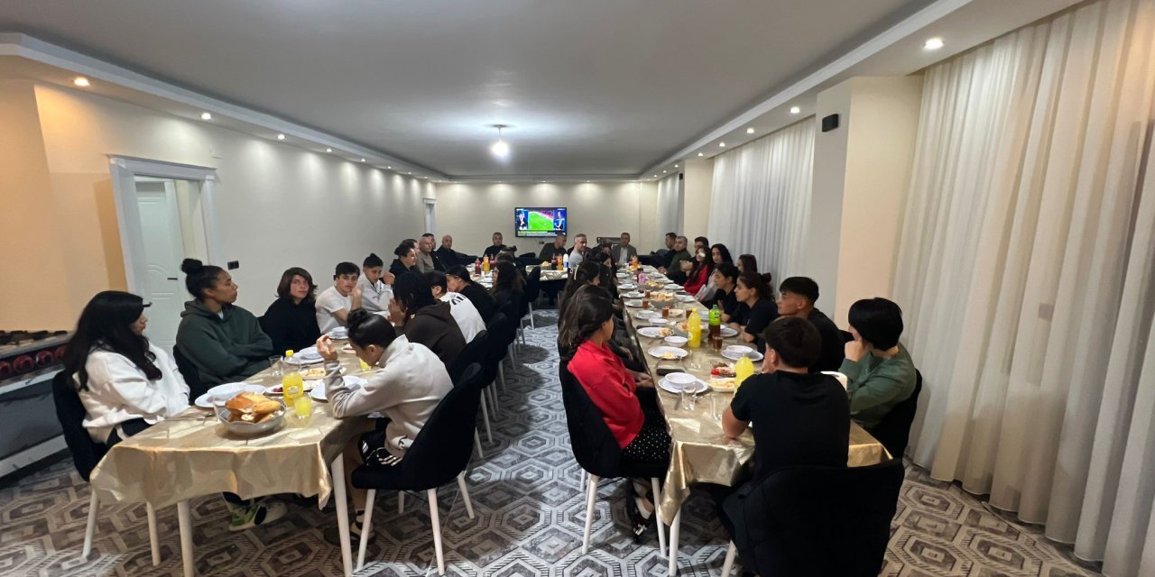 Yüksekova Spor Kadın Futbol Takımı moral yemeğinde buluştu
