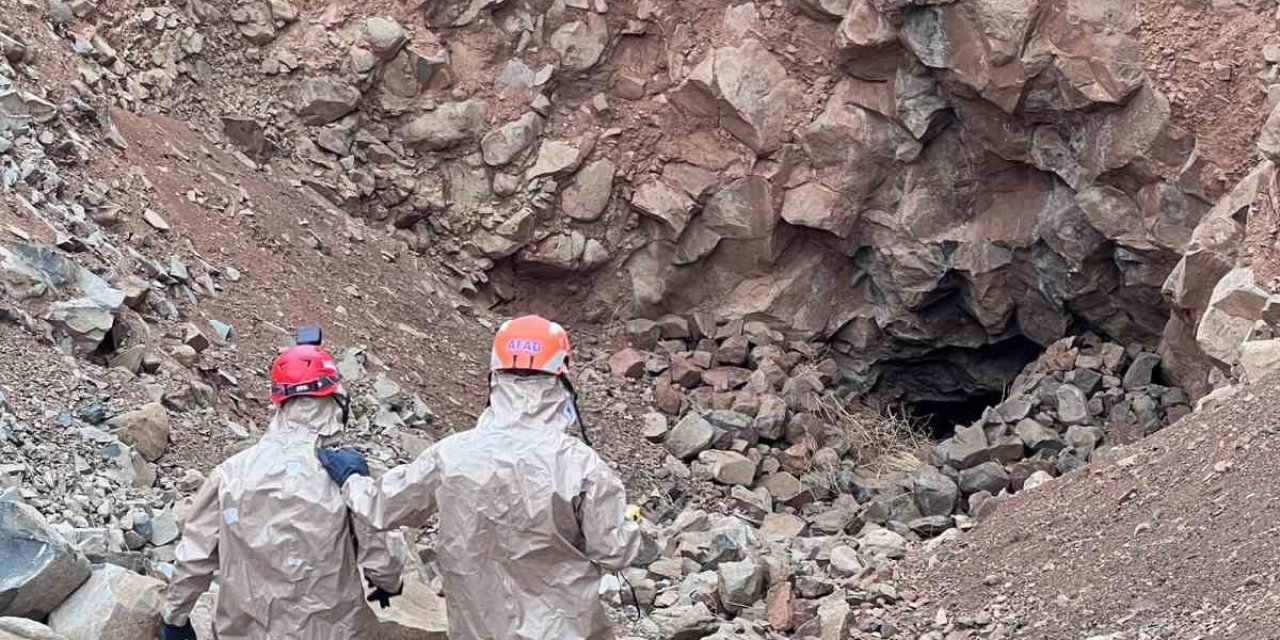 Define aranan mağarada çökme tehlikesi nedeniyle 11 kişilik kurtarma ekibi geri çekildi