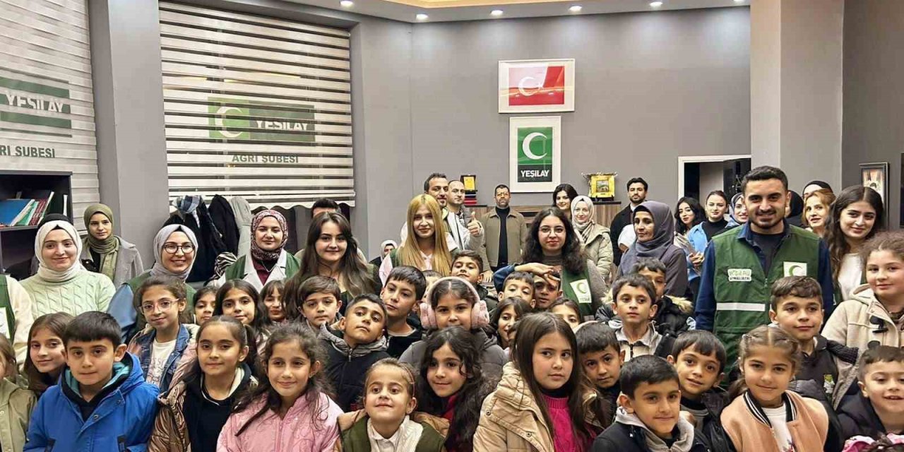 Patnos'ta öğrenciler "Toti ile Poti" oyununu izledi