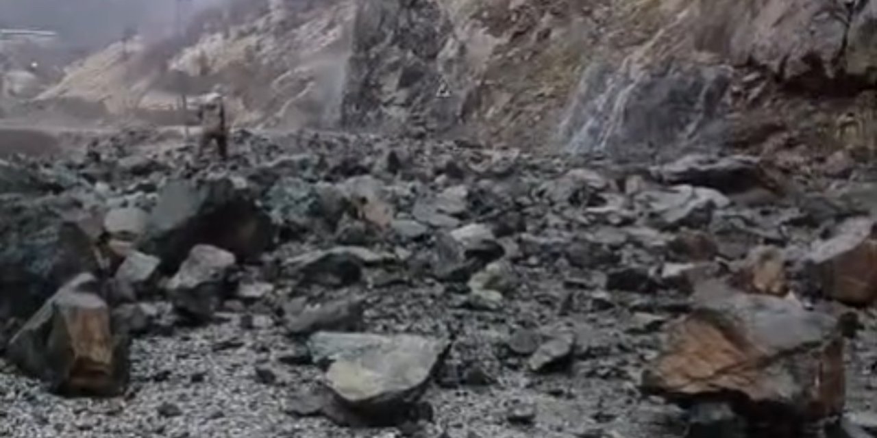 Heyelan nedeniyle kapanan Dağlıca yolu açıldı