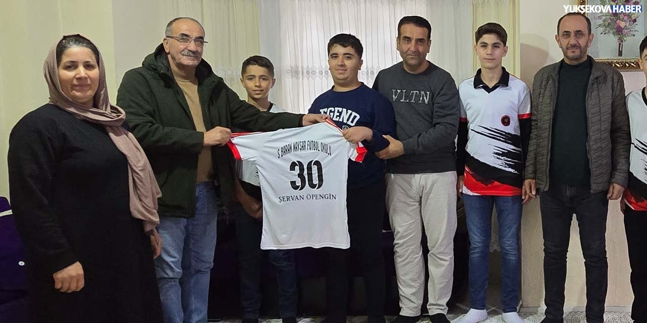Sabri Baran Navşar Spor Kulübü’nden Şervan Öpengin'e forma hediyesi
