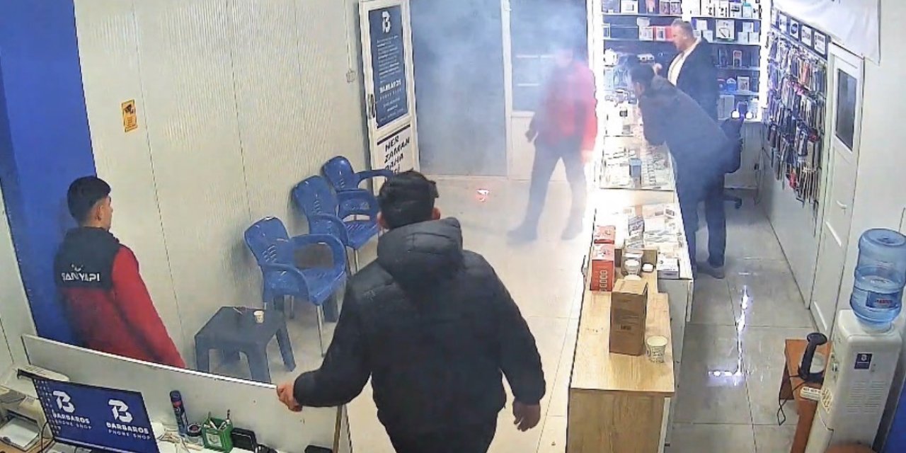Cep telefonu tamir sırasında alev aldı