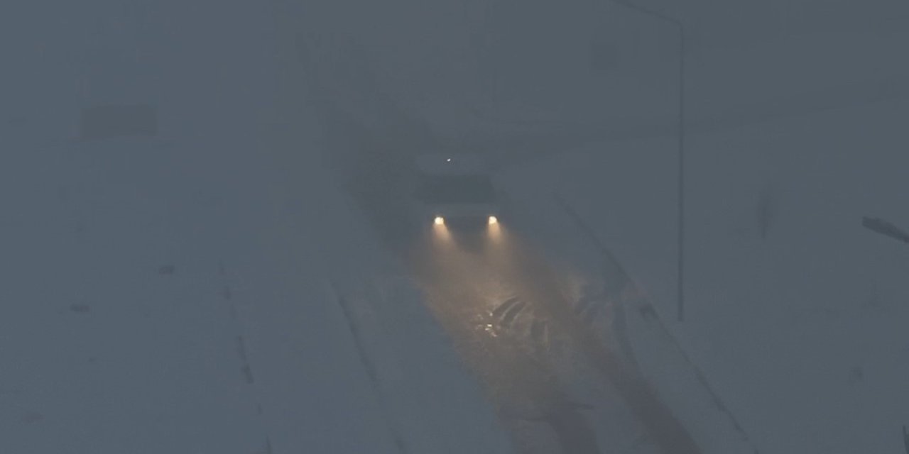 Yüksekova’da yoğun sis hayatı felç etti