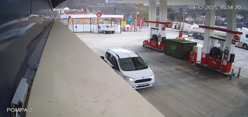 Tunceli’de 4.2’lik deprem anı güvenlik kameralarında