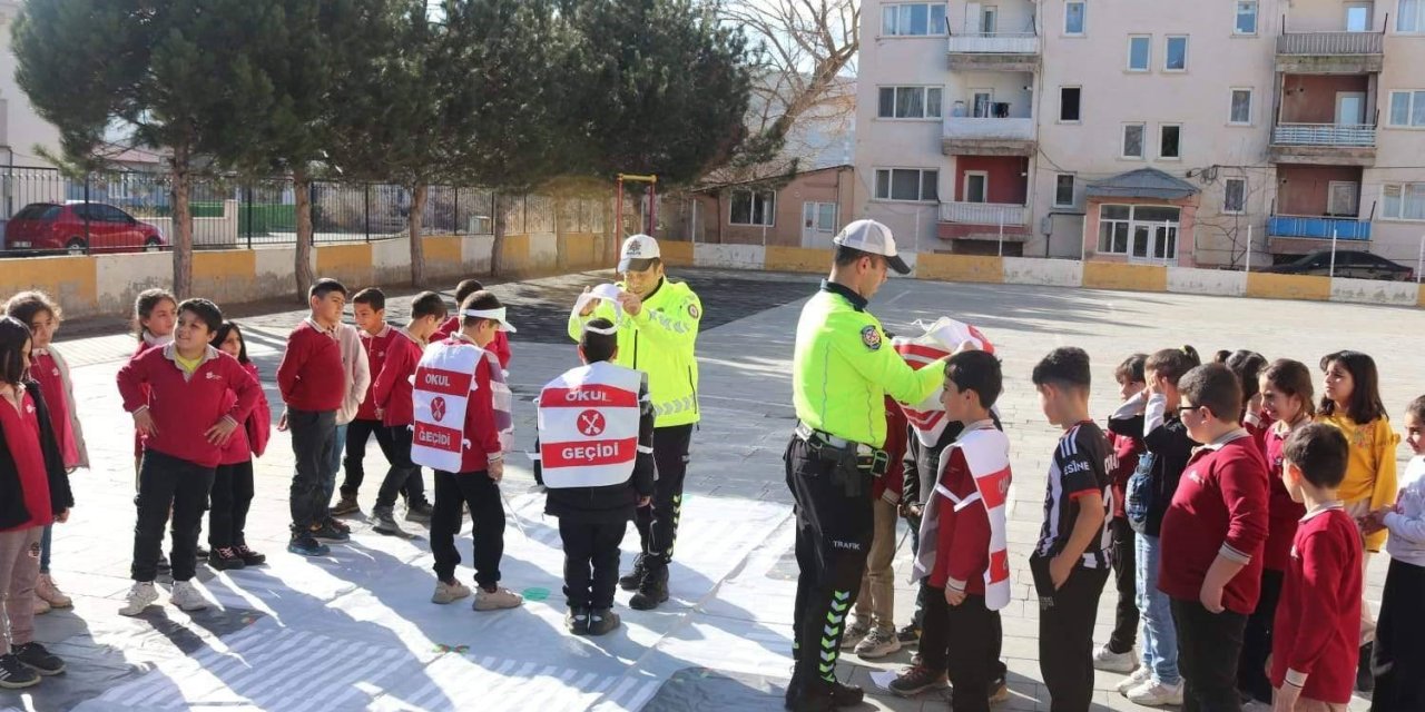 Çayırlı’da öğrencilere trafik güvenliği eğitimi verildi