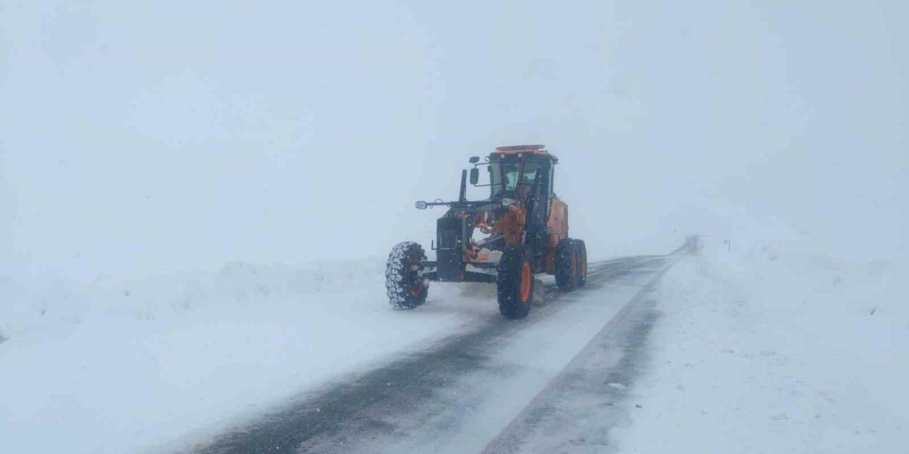Van’da 28 yerleşim yerinin yolu ulaşıma kapandı