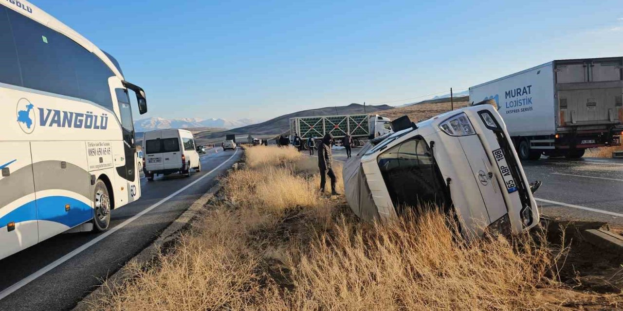 Van’da 6 araç birbirine girdi: 3 kişi yaralandı