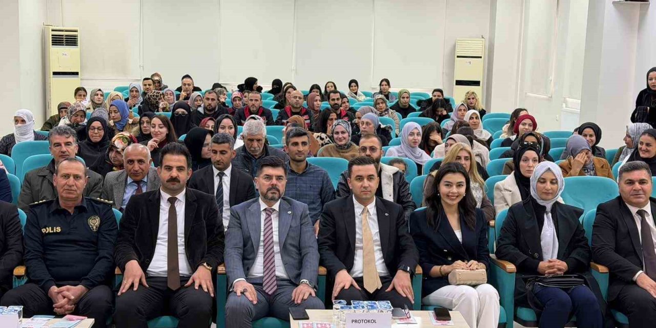 Midyat’ta "koruyucu aile hizmet modeli" bilgilendirme toplantısı yapıldı
