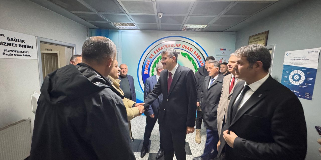 Vali Çelik, Yüksekova Esnaf ve Sanatkârlar Odası’nı ziyaret etti