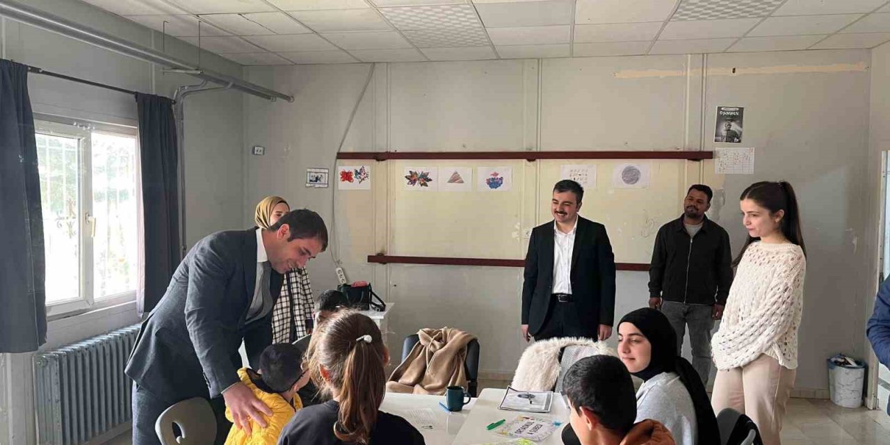 Dicle Kaymakamı Mustafa Atış özel gereksinimli öğrencilerle bir araya geldi