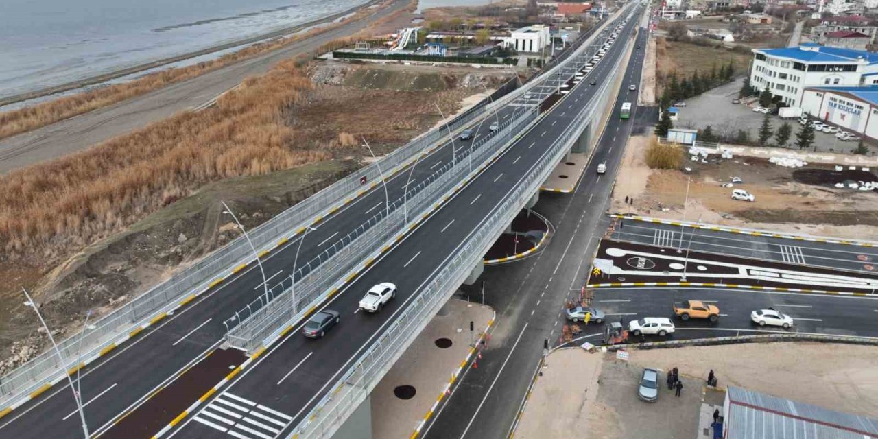 Van trafiğine nefes: Çevre yolunun 28 kilometrelik 2 etabı açılıyor
