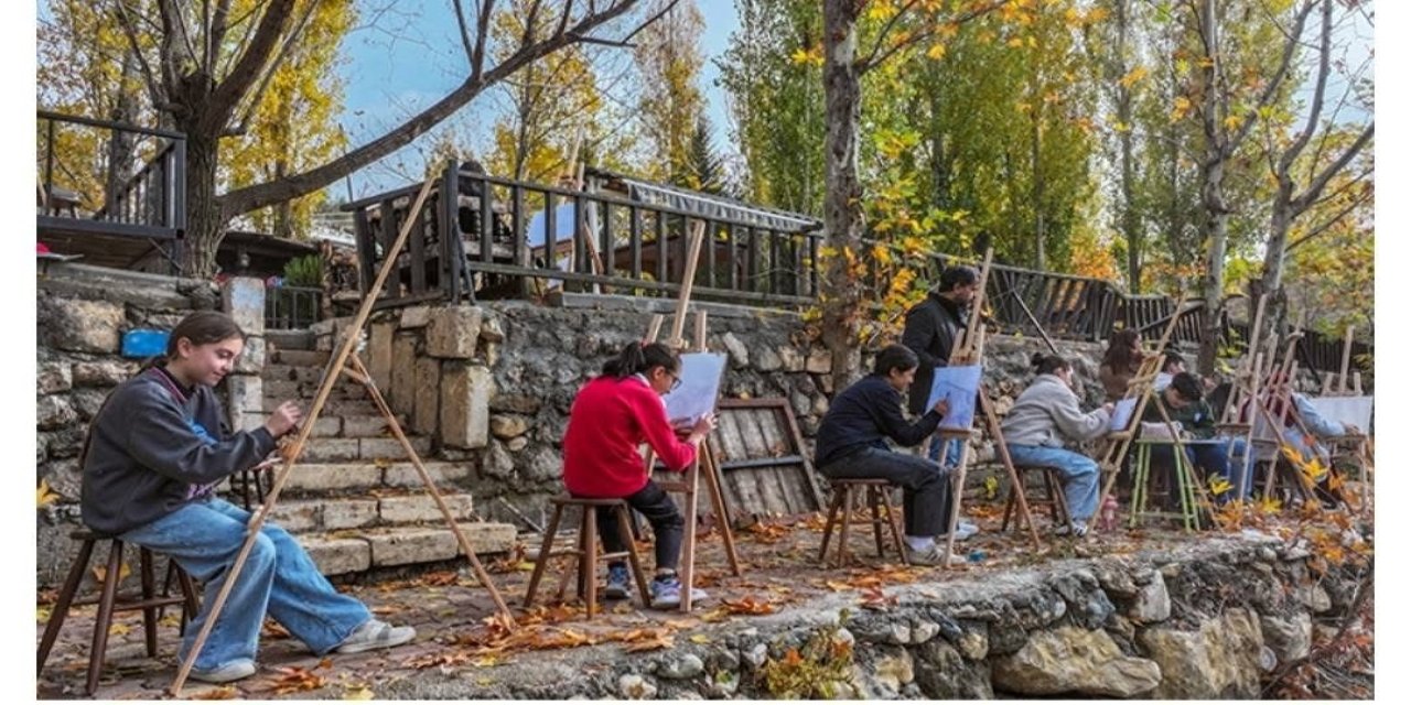 Çermik’te öğrenciler tarihi ve doğayı tuvale yansıtıyor