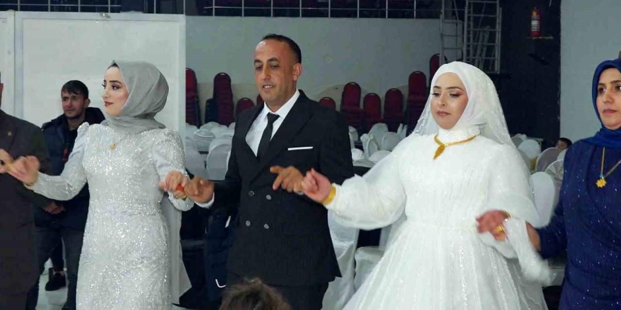 Kaçarak evlendiler, 14 yıl sonra yaptıkları düğünle hayallerini tamamladılar