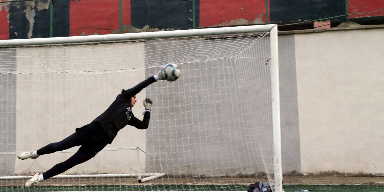 Vangücü takımının kalesi, Tokatlı Şeymanur'a emanet