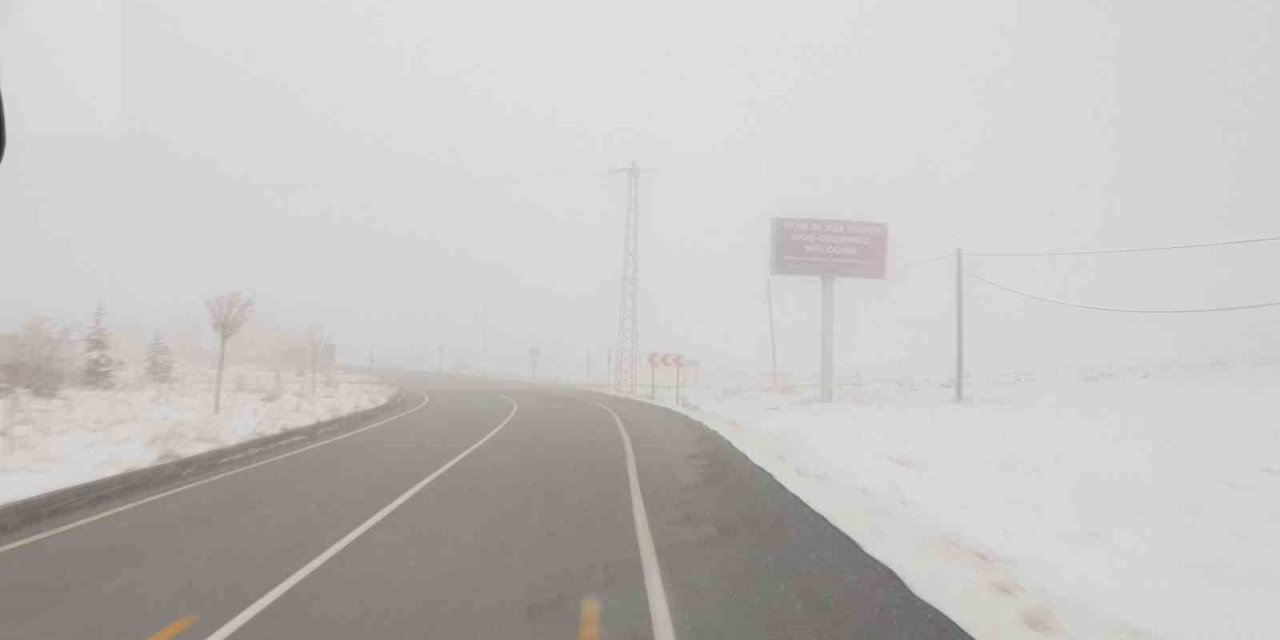 Başkale’de sis etkili oldu, görüş mesafesi 5 metreye kadar düştü