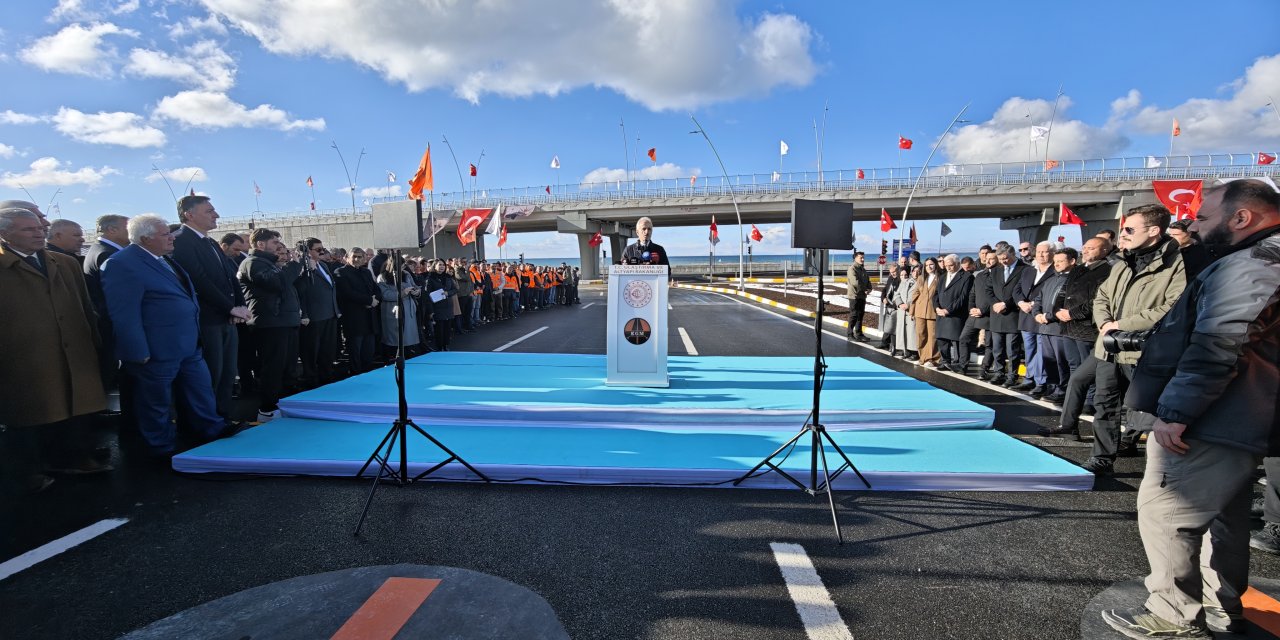 Bakan Uraloğlu, Van Çevre Yolu'nun 28 kilometrelik 2 etabının açılışını yaptı