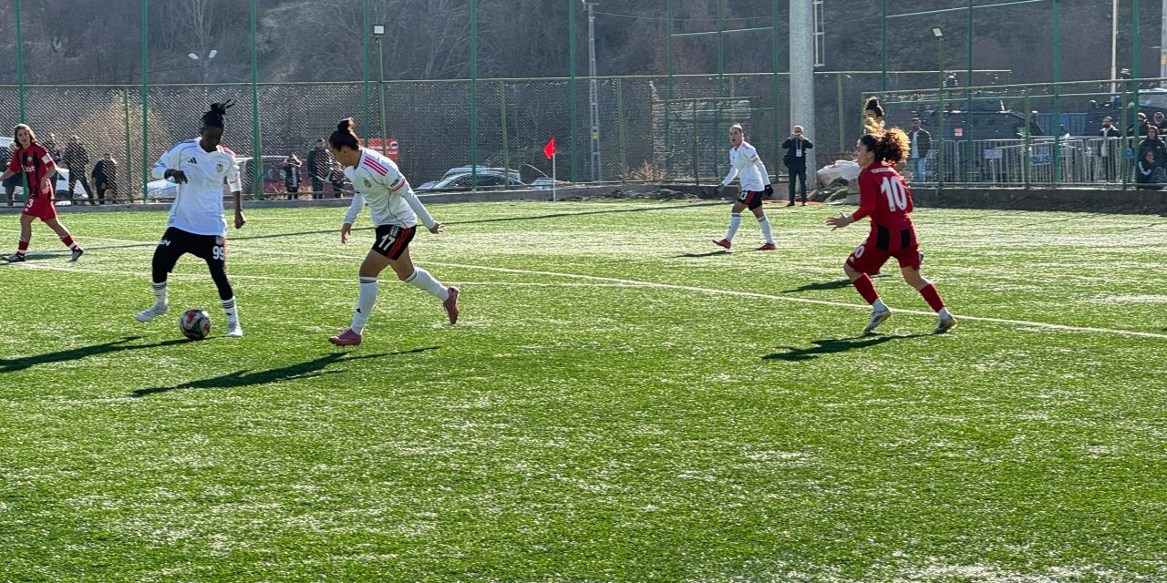 Yüksekova Spor – Beşiktaş maçı başladı