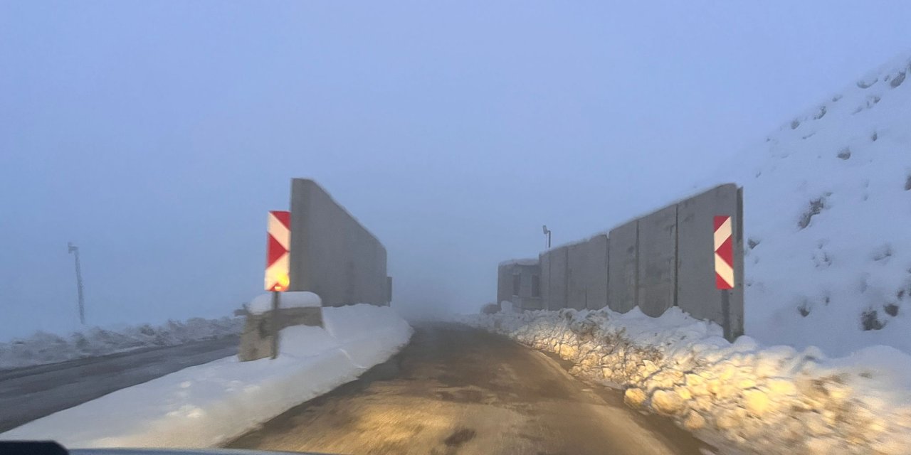Şemdinli–Yüksekova yolunda yoğun sis etkili oldu