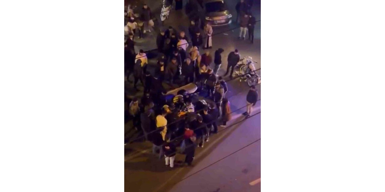 Kaza yapan motosiklet sürücüsünün acılar içinde bağırması kameralarda