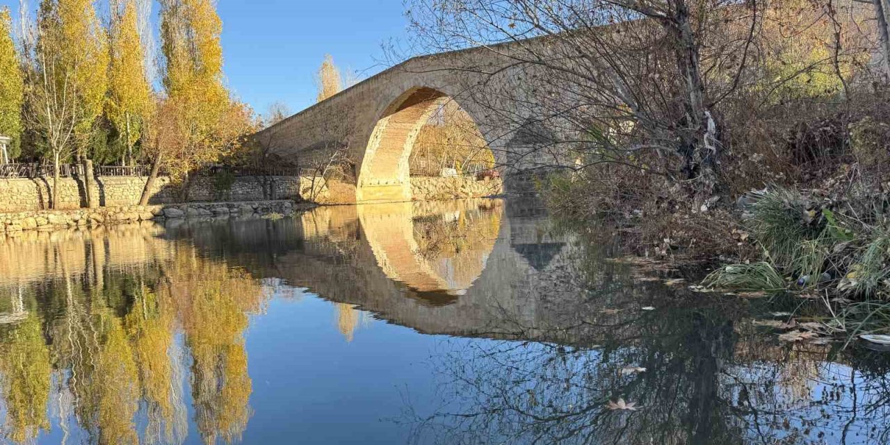Çermik'teki Haburman köprüsü, tüm ihtişamı ile ayakta
