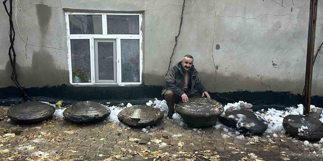 Şemdinli’nin gizemli taşları araştırılmayı bekliyor