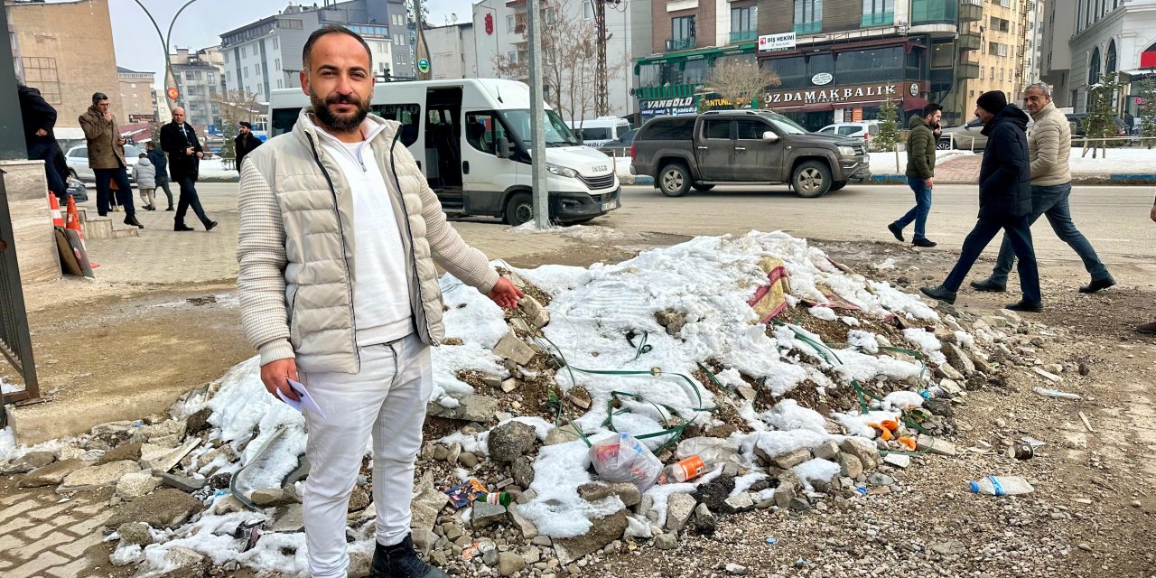 Yüksekova otogar mevkiinde moloz tepkisi: “Üç aydır kimse ilgilenmiyor”