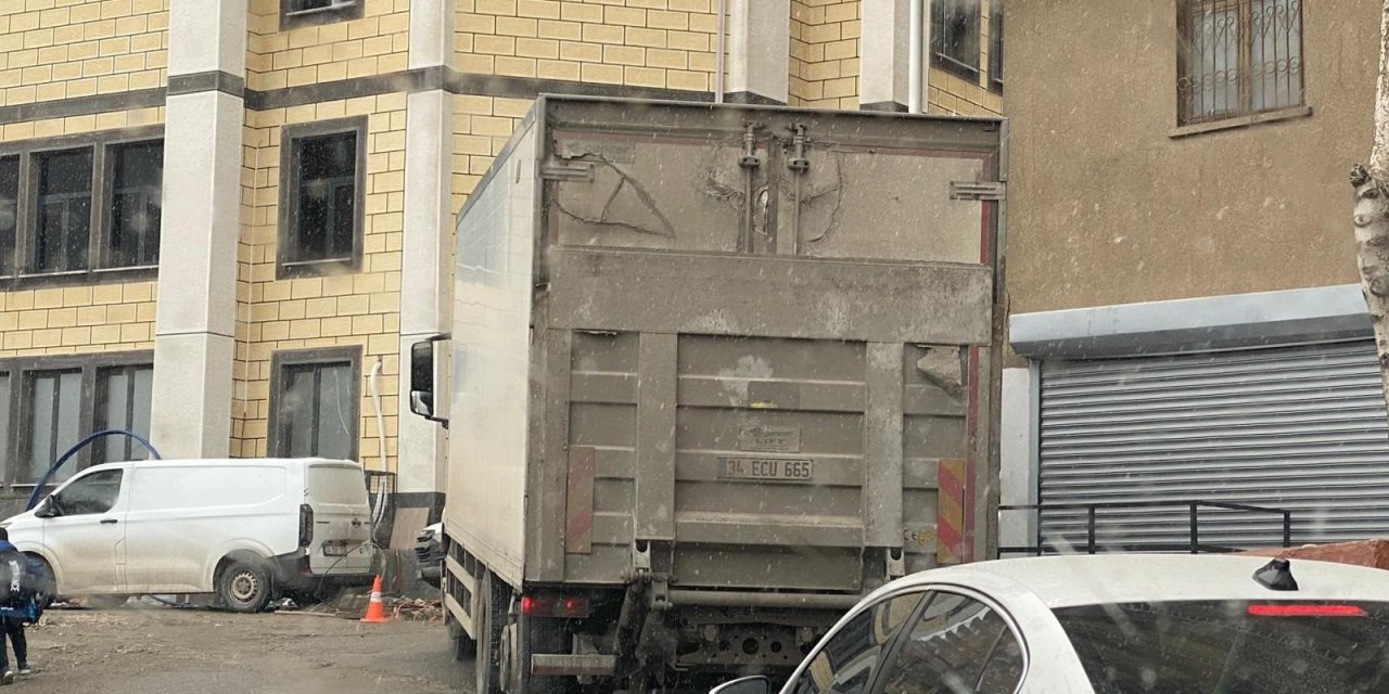 Hakkari'de Zabıta’dan yük indirme saatlerine ilişkin uyarı