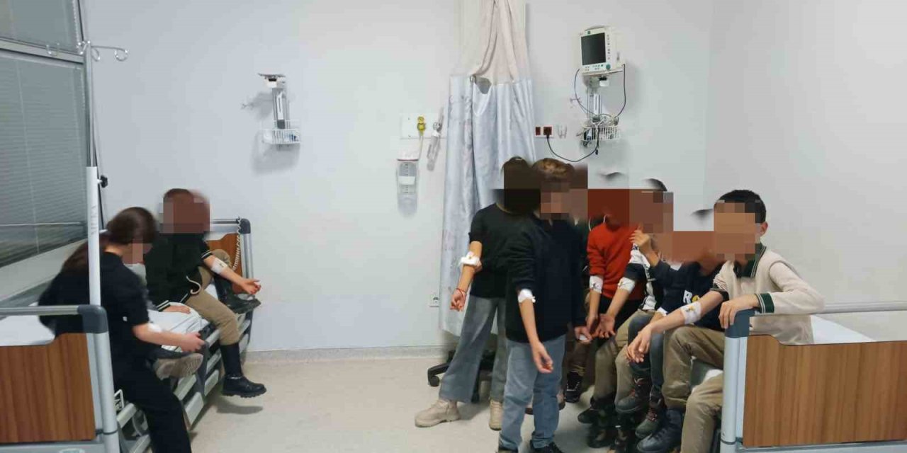 Van'da okulda rahatsızlanan 23 öğrenci hastaneye kaldırıldı