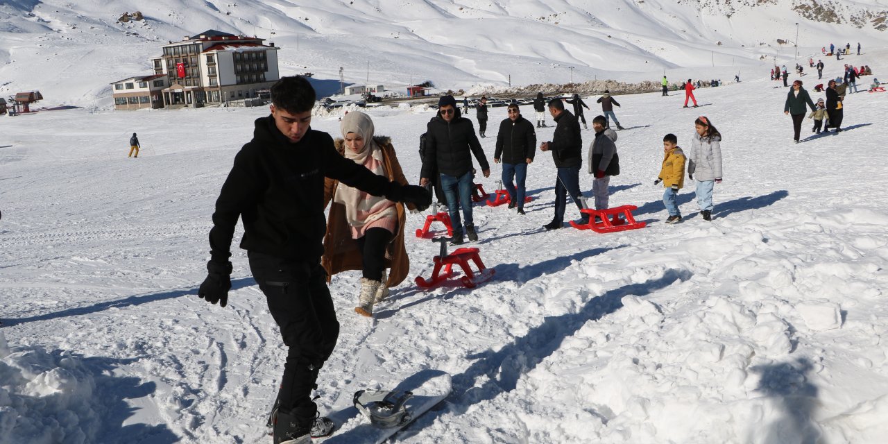 Hakkari'deki Mergabütan Kayak Merkezi'nde sezon açıldı