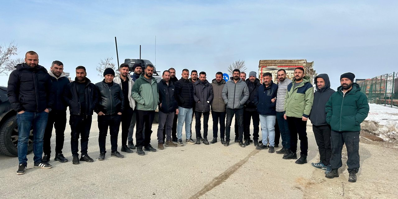 Yüksekova’da tır şoförlerinden İran tepkisi: “Aylarca bekletiliyoruz, mağduruz”