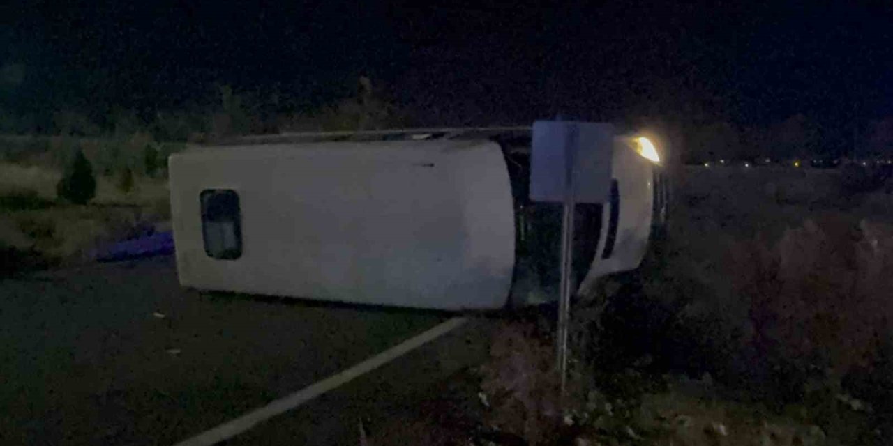 Diyarbakır'da işçi servisi yayaya çarpıp takla attı: 1 ölü, 4 yaralı